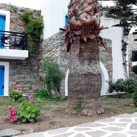 Отель Naxos Holidays