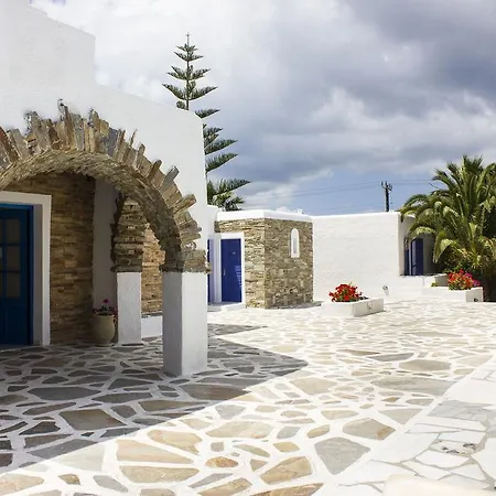 Naxos Holidays 3*